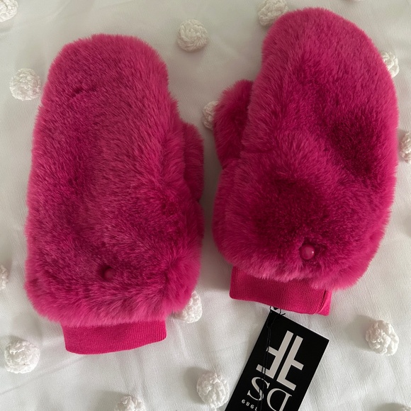 Fabulous Furs Accessories - Fabulous Furs Faux Fur Hot Pink Le Mink Convertible Mittens NEW